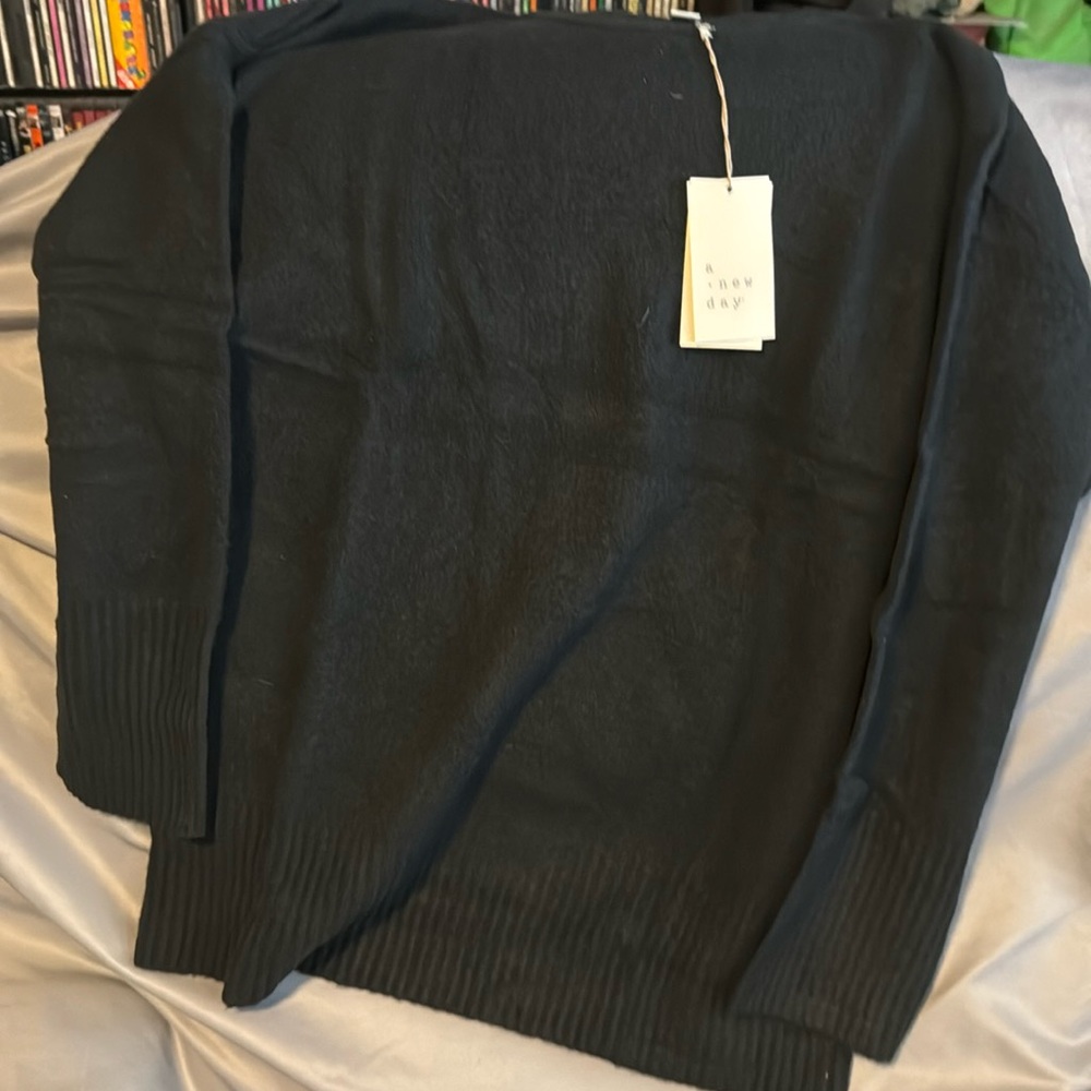 A new Day pullover crew neck cashmere softness sweater. Brand new-S-Loose fit